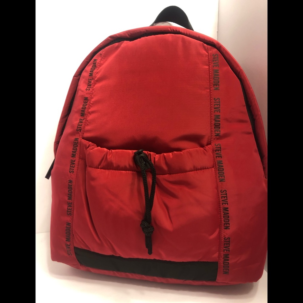 Steve Madden NWT RED  w/BLACK Steve Madden LOGO BPERTH comes with a zipper pouch